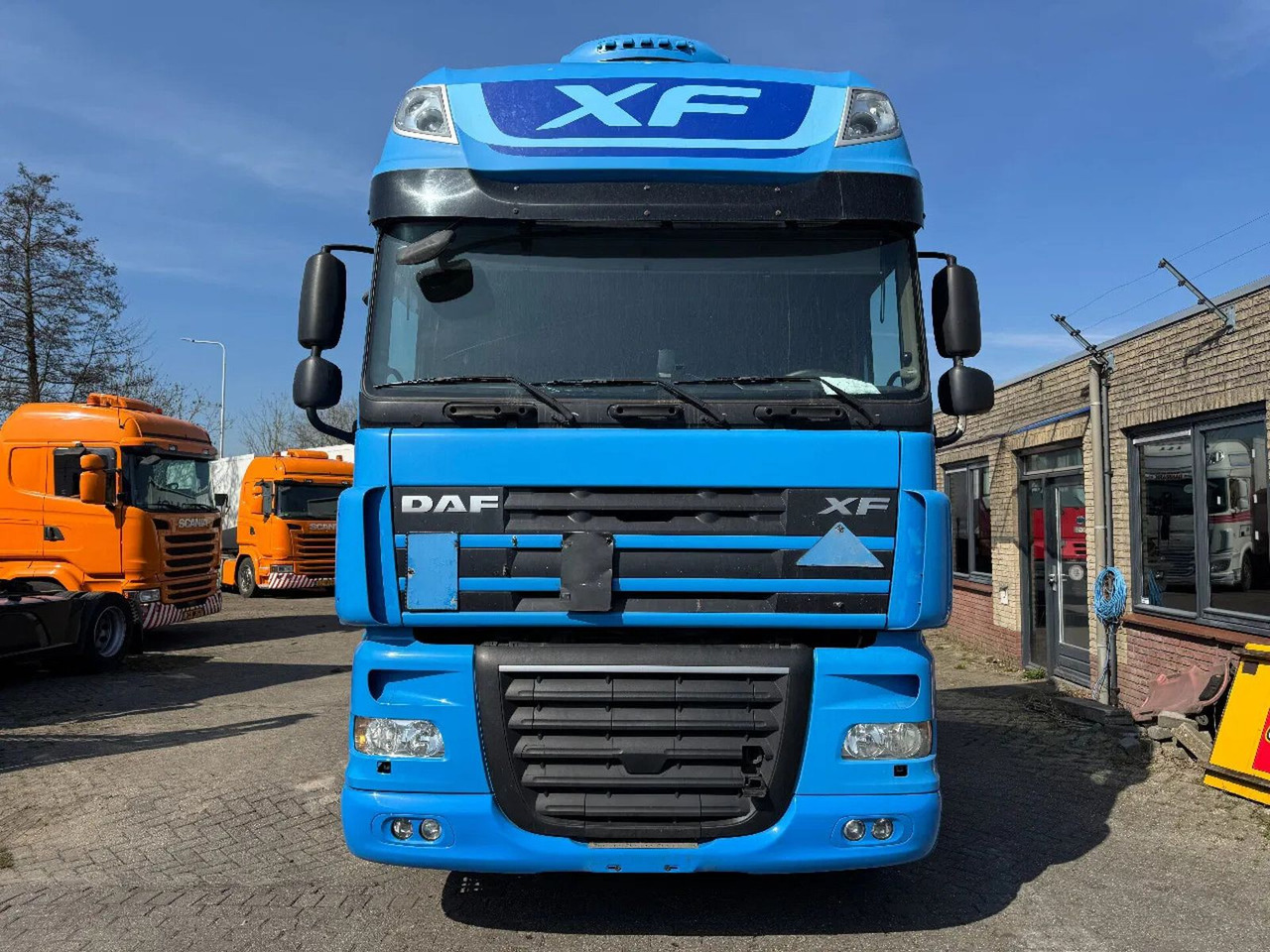 DAF XF 460 4X2 - EURO 5 - Tractor unit: picture 2 DAF XF 460 4X2 - EURO 5 - Tractor unit: picture 2