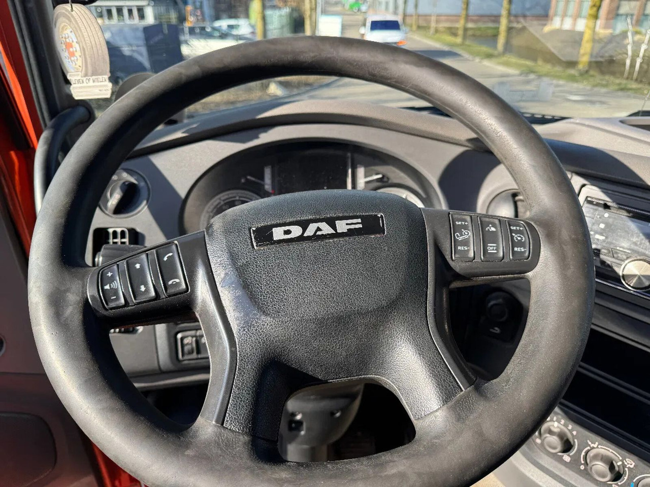 Tractor unit DAF XF 460 4X2 RETARDER DOUBLE TANK TÜV TILL 09-2025 DAF XF 460 4X2 RETARDER DOUBLE TANK TÜV TILL 09-2025: picture 9