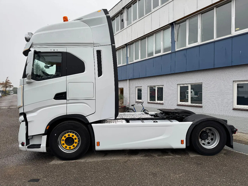 Tractor unit Iveco S-WAY 460 4X2 EURO 6 SKIRTS DOUBLE TANK: picture 8 Tractor unit Iveco S-WAY 460 4X2 EURO 6 SKIRTS DOUBLE TANK: picture 8