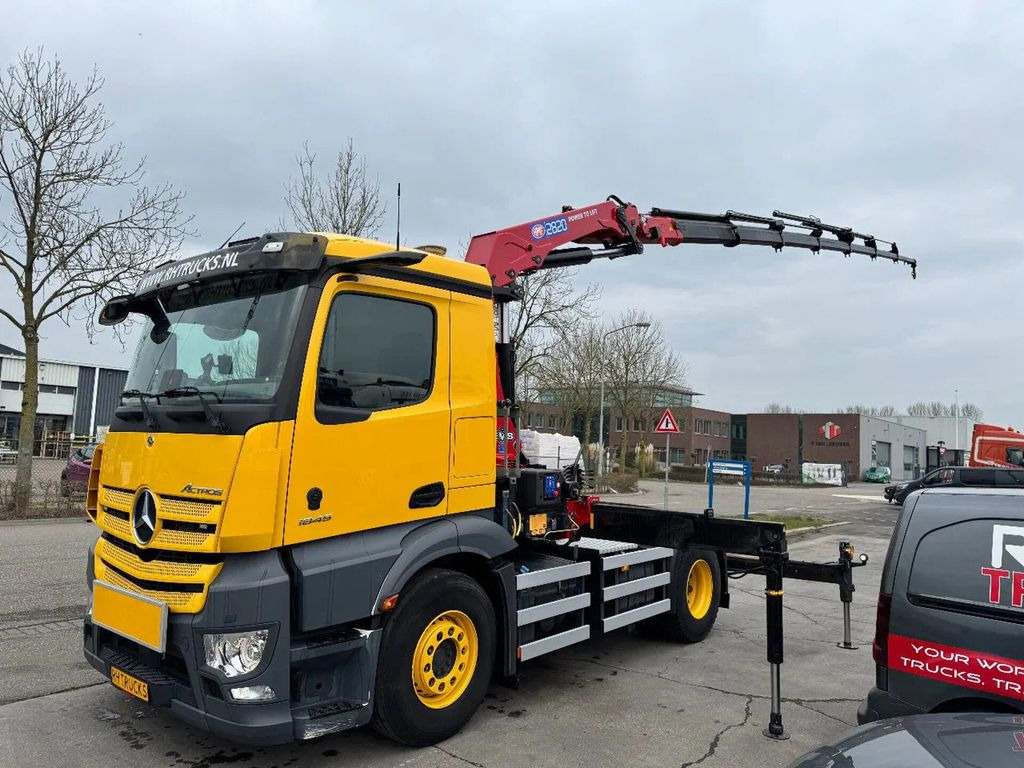 Mercedes-Benz Actros 1845 4X2 - EURO 6 + HMF 2820 + REMOTE + O - Tractor unit: picture 2 Mercedes-Benz Actros 1845 4X2 - EURO 6 + HMF 2820 + REMOTE + O - Tractor unit: picture 2