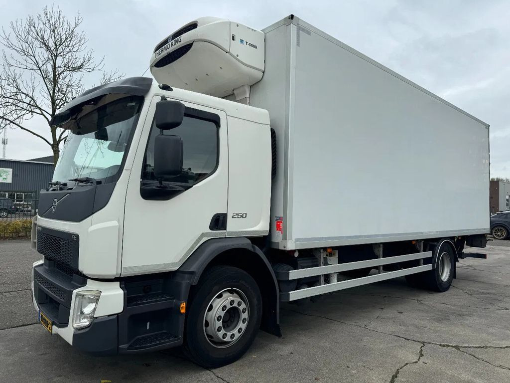 Volvo FE 250 4X2 - EURO 6 + THERMOKING T-500R + DHOLLA - Refrigerator truck: picture 1 Volvo FE 250 4X2 - EURO 6 + THERMOKING T-500R + DHOLLA - Refrigerator truck: picture 1