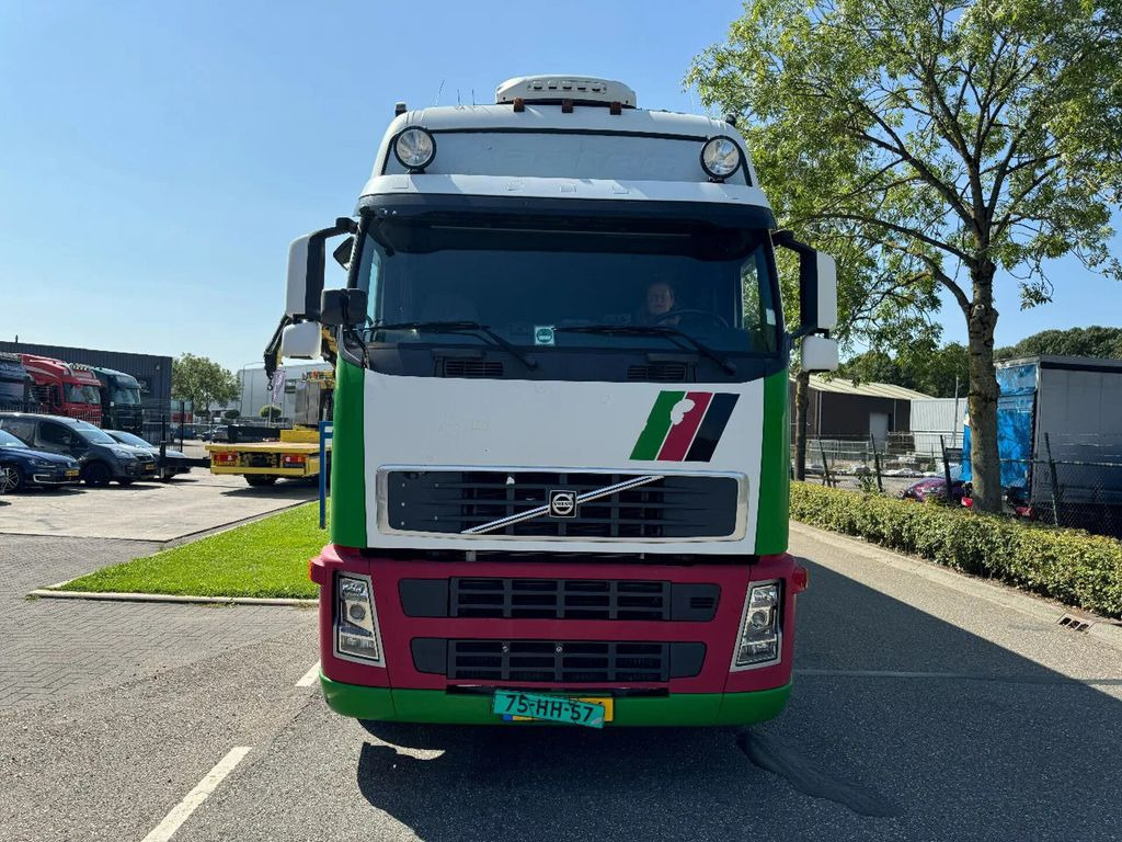 Volvo FH 12.420 6X2 - EURO 3 + HANGER NETAM-FRUEHAUF + - Refrigerator truck: picture 2 Volvo FH 12.420 6X2 - EURO 3 + HANGER NETAM-FRUEHAUF + - Refrigerator truck: picture 2