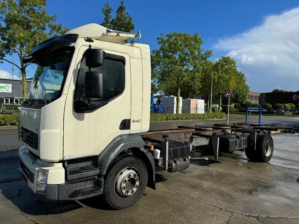 Volvo FL 240 4X2 - EURO 5 - TÜV 08-2025 - Cab chassis truck: picture 1 Volvo FL 240 4X2 - EURO 5 - TÜV 08-2025 - Cab chassis truck: picture 1
