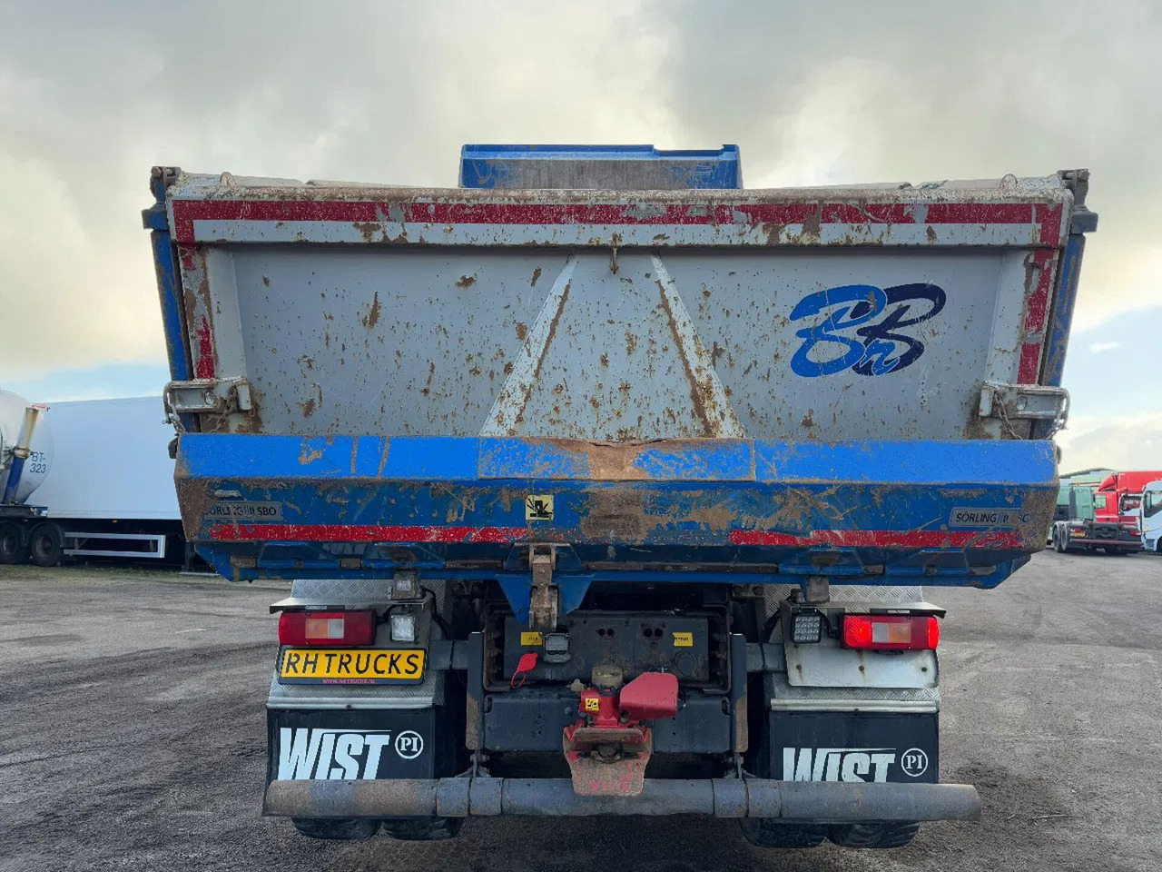 Volvo FMX 540 8X4 - EURO 6 + KIPPER + LIFTING AXLE Volvo FMX 540 8X4 - EURO 6 + KIPPER + LIFTING AXLE - Tipper: picture 5 Volvo FMX 540 8X4 - EURO 6 + KIPPER + LIFTING AXLE Volvo FMX 540 8X4 - EURO 6 + KIPPER + LIFTING AXLE - Tipper: picture 5