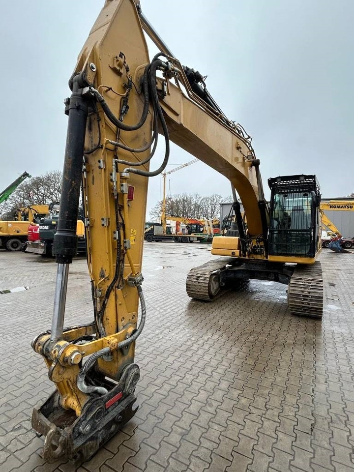 Crawler excavator CAT 320: picture 6
