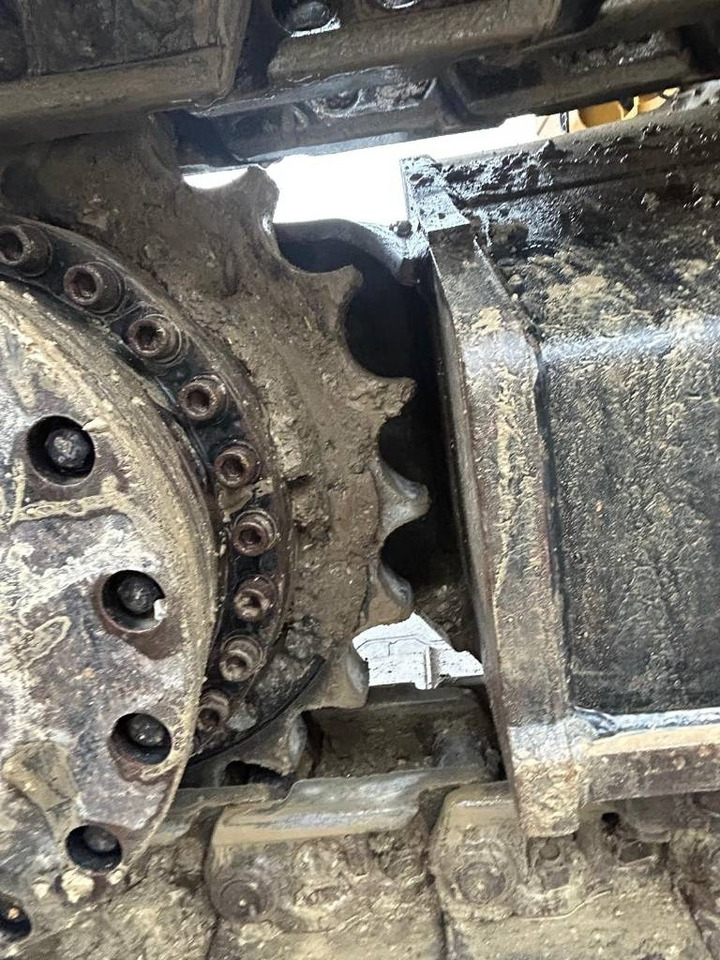 Crawler excavator CAT 320: picture 13