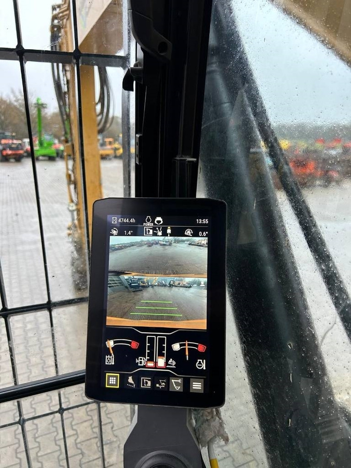 Crawler excavator CAT 320: picture 17