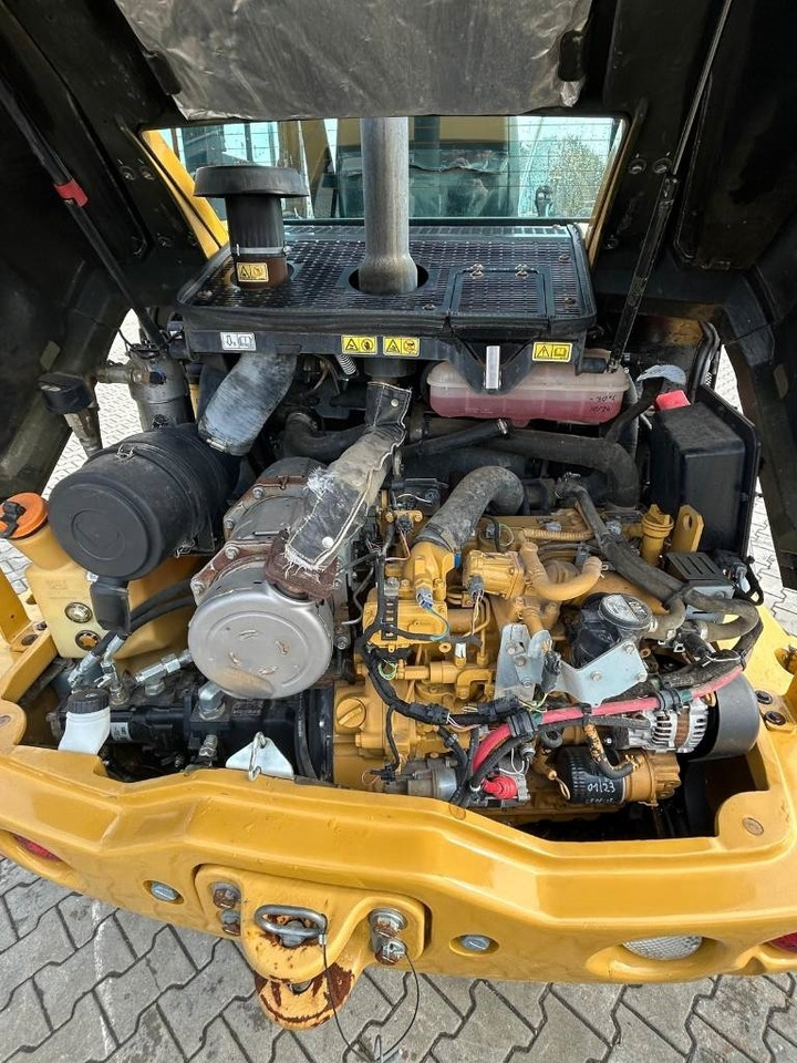 Wheel loader CAT 907 M: picture 12