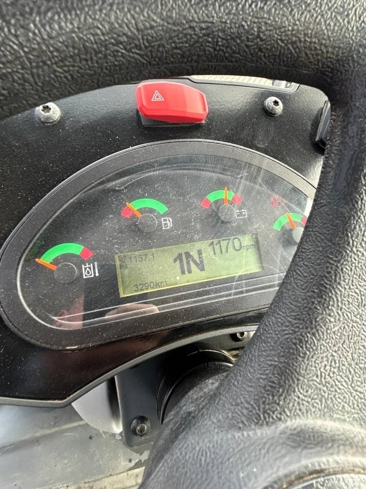 Wheel loader CAT 907 M: picture 13