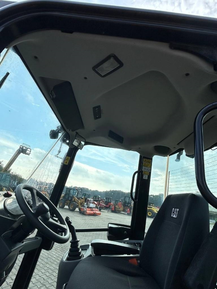 Wheel loader CAT 907 M: picture 8