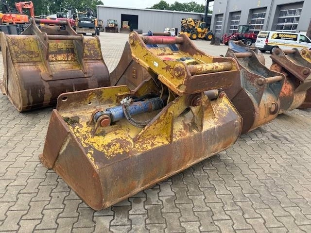 Grabenräumer schwenkbar auf OQ 70/55 - Bucket for Construction machinery: picture 1 Grabenräumer schwenkbar auf OQ 70/55 - Bucket for Construction machinery: picture 1