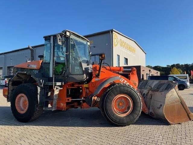 Wheel loader Hitachi ZW 180: picture 6