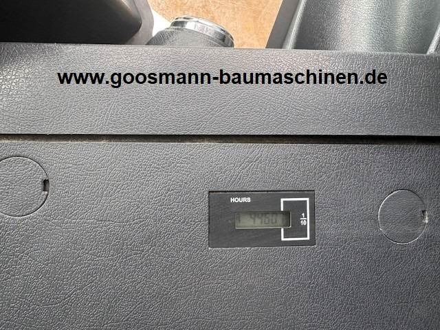 Crawler excavator Hyundai HX 220 L: picture 10