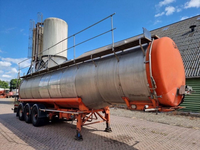 Burg Chemical - INOX - RVS - 31 m3 - 3 Comp. - Tank semi-trailer: picture 4 Burg Chemical - INOX - RVS - 31 m3 - 3 Comp. - Tank semi-trailer: picture 4