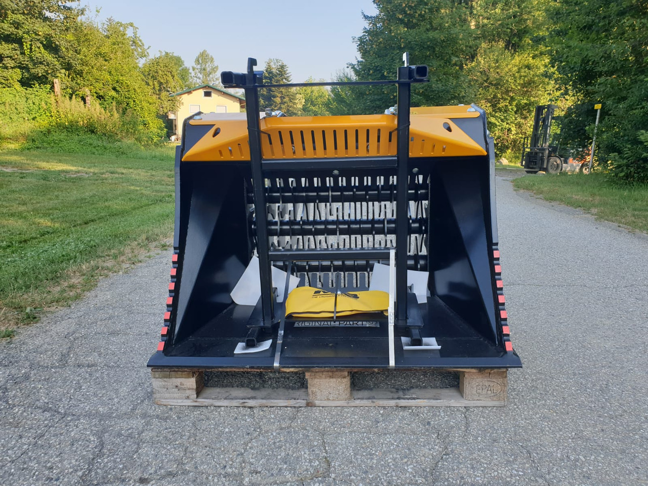 MB CRUSHER HDS 312 - Attachment for Excavator: picture 1 MB CRUSHER HDS 312 - Attachment for Excavator: picture 1