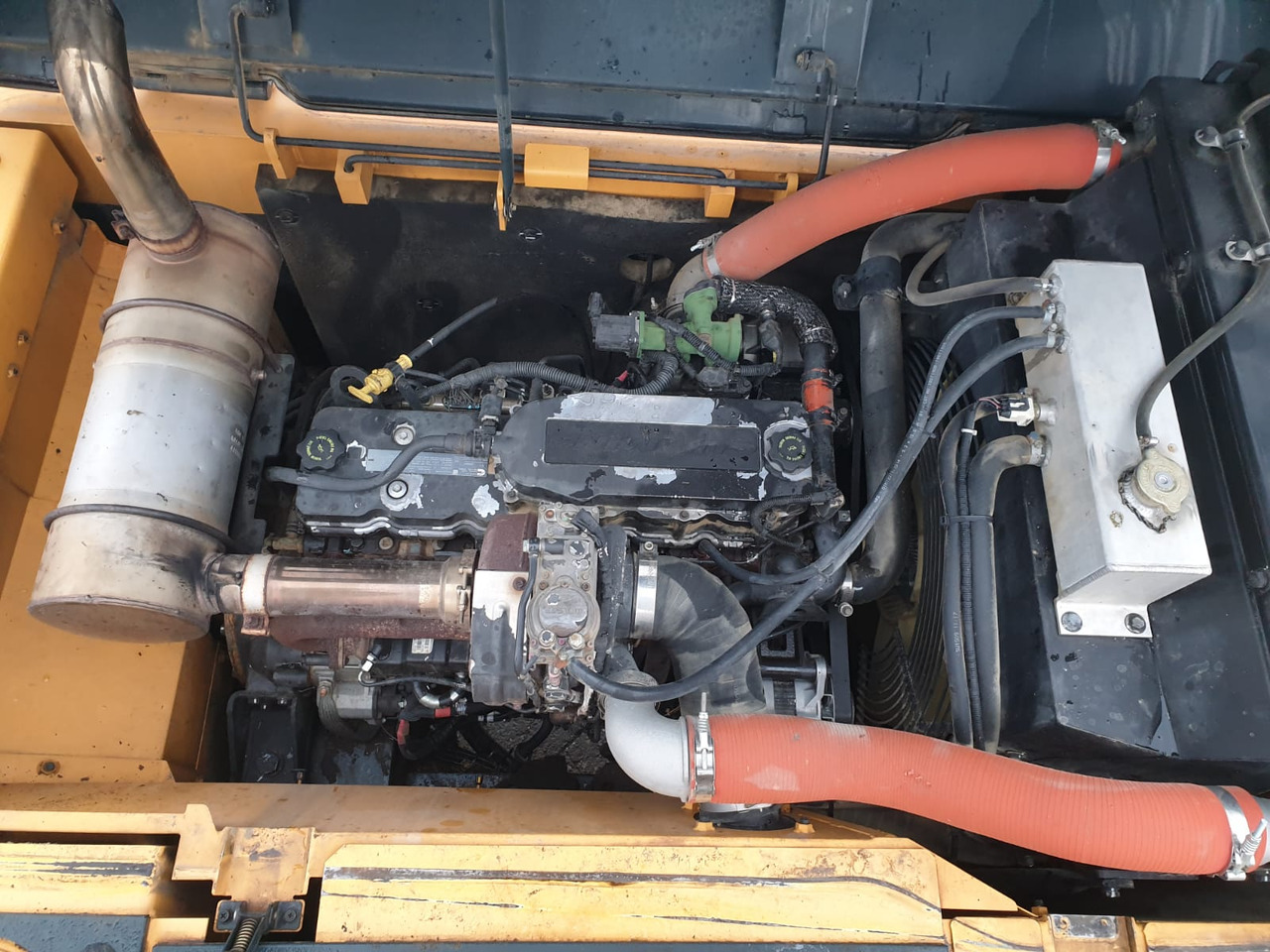 Crawler excavator Hyundai R 220 LC-9A: picture 11