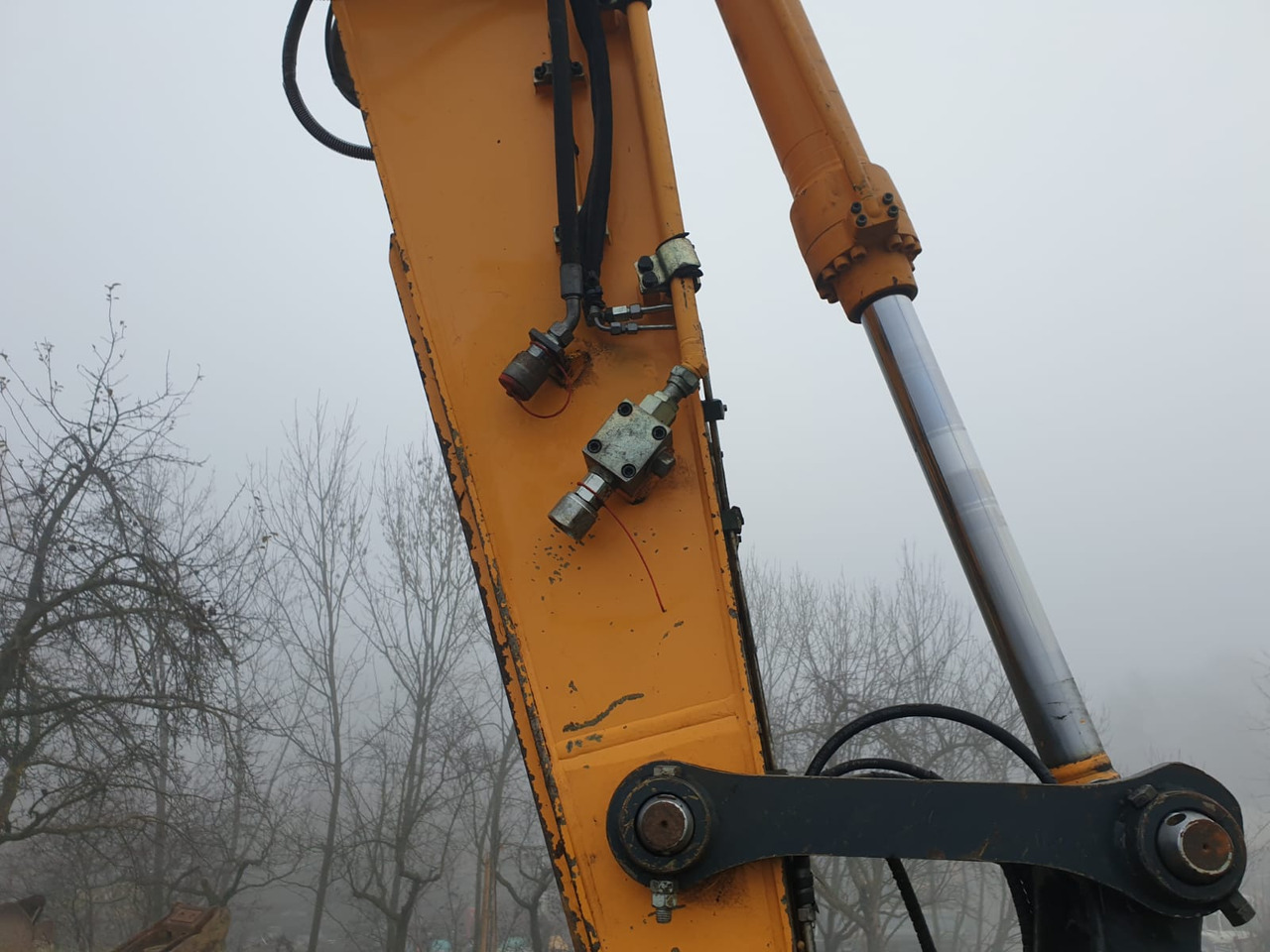 Crawler excavator Hyundai R 220 LC-9A: picture 10