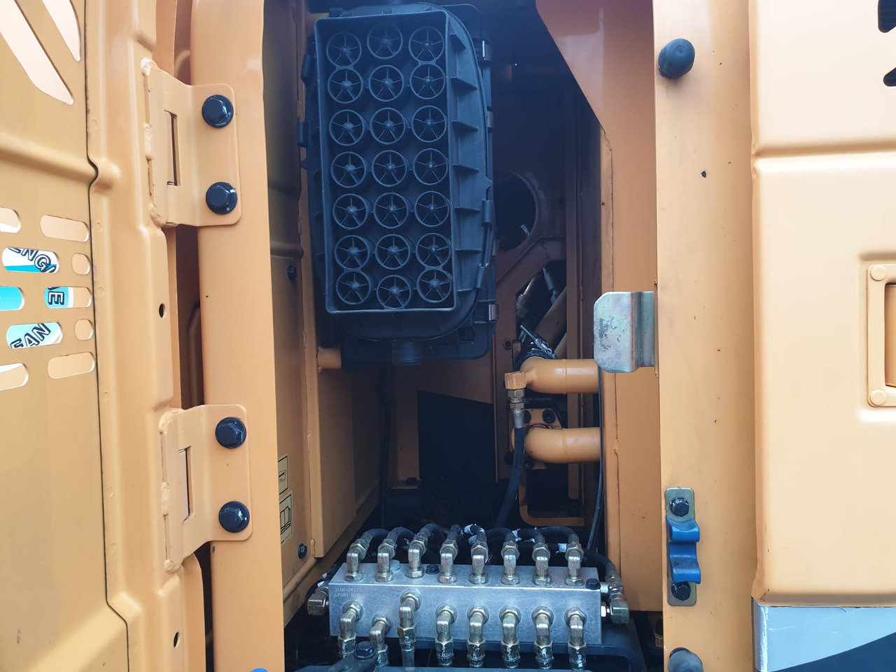 Crawler excavator Hyundai R 220 LC-9A: picture 13