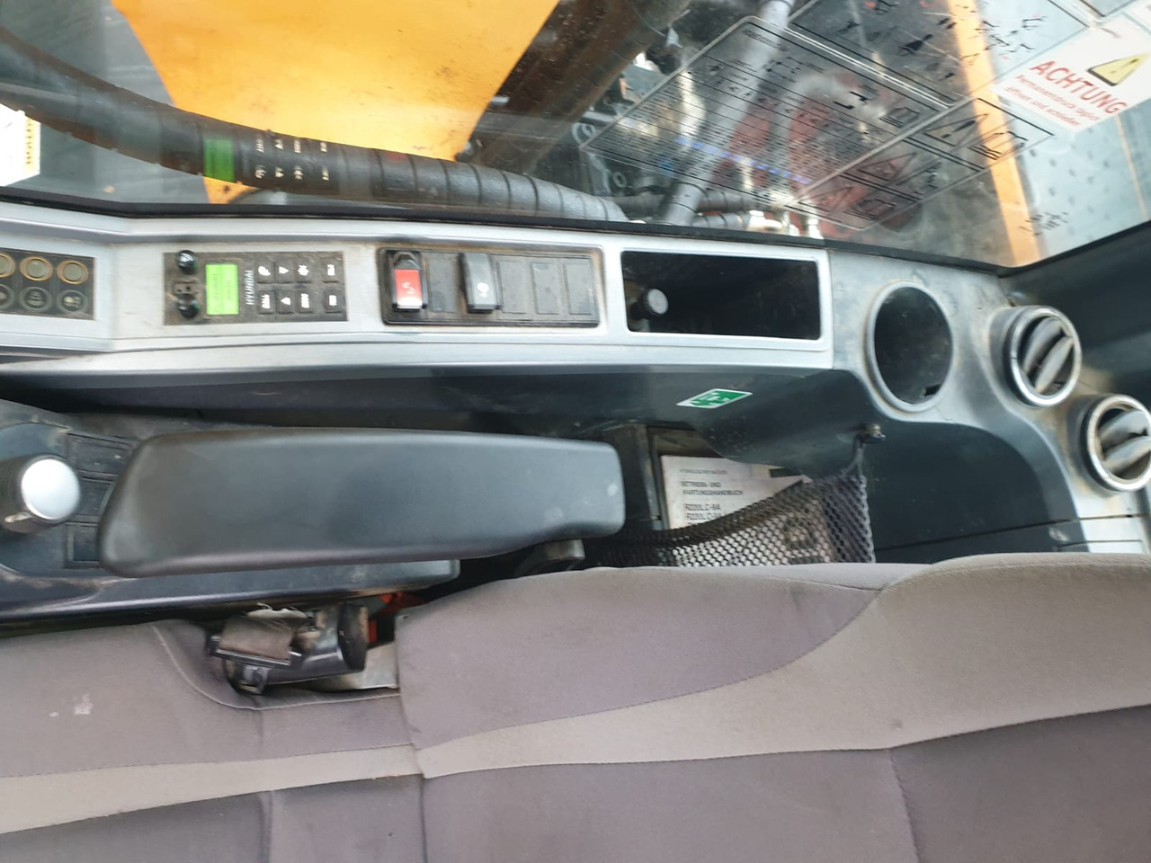 Crawler excavator Hyundai R 220 LC-9A: picture 15