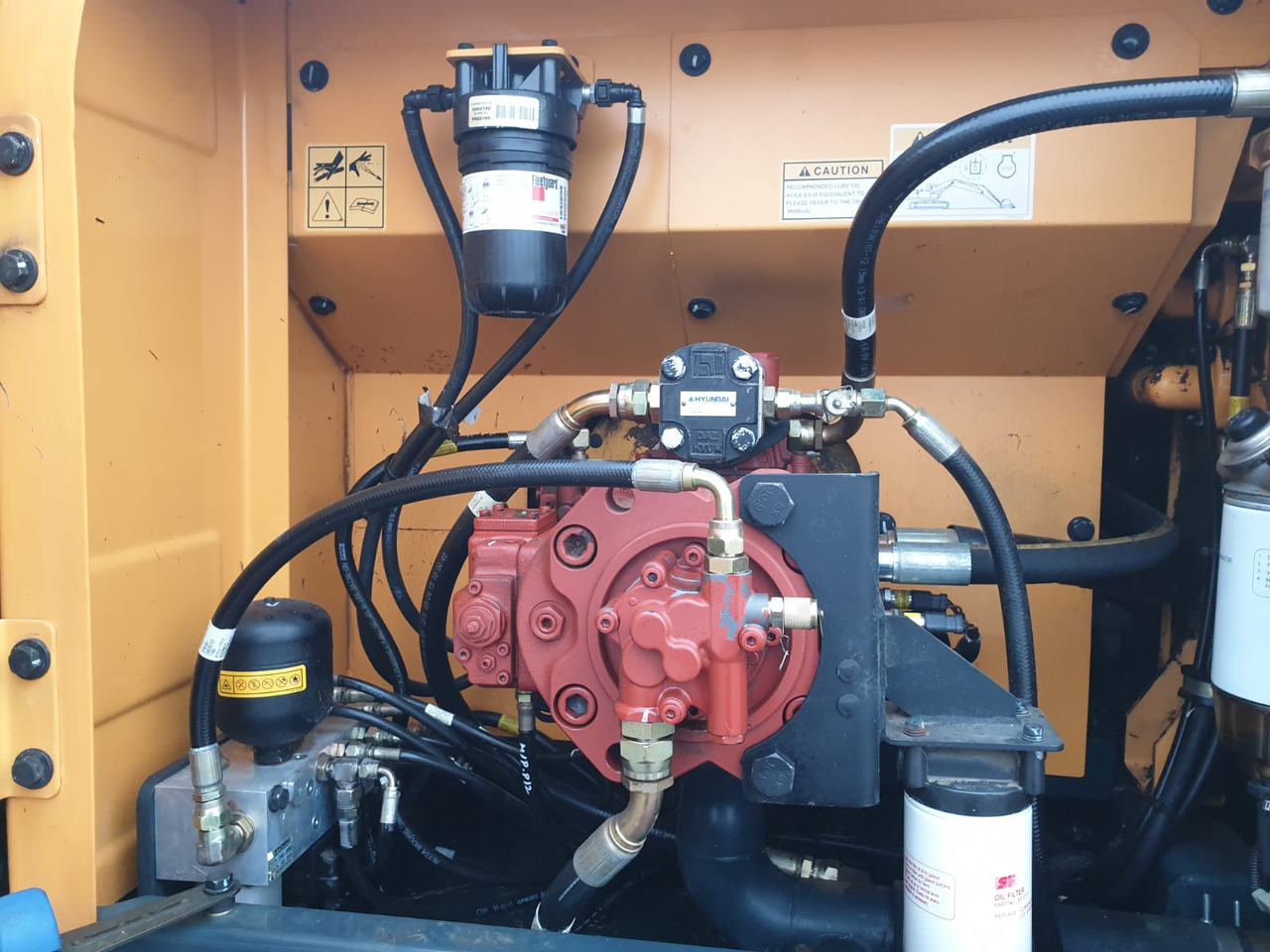 Crawler excavator Hyundai R 220 LC-9A: picture 12