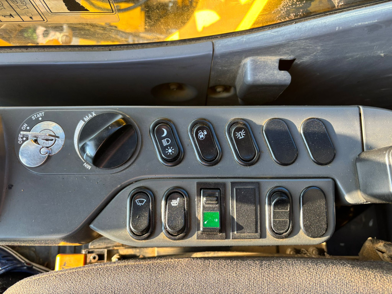 Crawler excavator KOMATSU PC 210 LC-8: picture 15