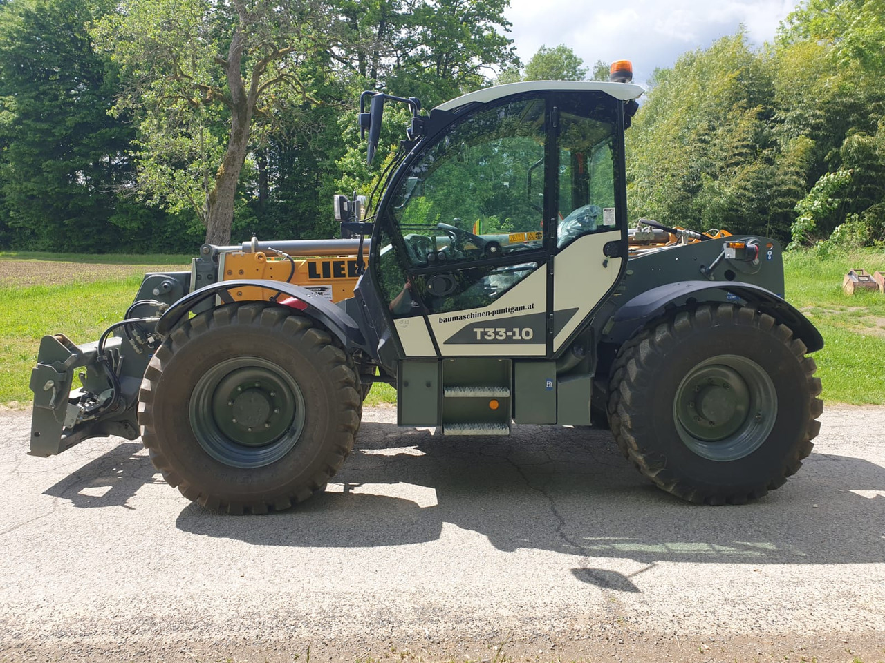 LIEBHERR T 33-10 - Telescopic handler: picture 1 LIEBHERR T 33-10 - Telescopic handler: picture 1