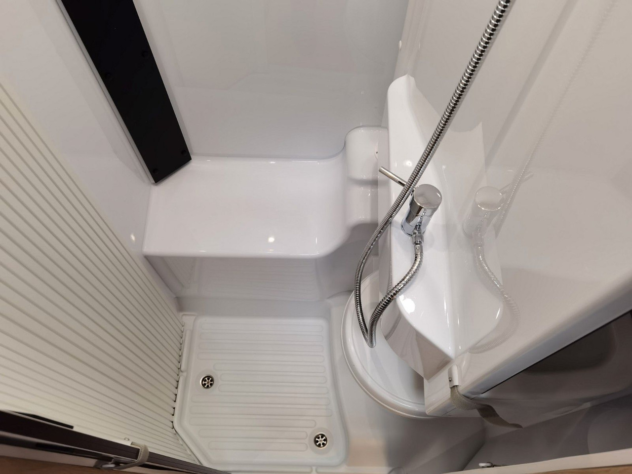 Leasing of  Chausson 627 TITANIUM / - 2026 - / EINZELBETTEN & HUBBETT Chausson 627 TITANIUM / - 2026 - / EINZELBETTEN & HUBBETT: picture 24