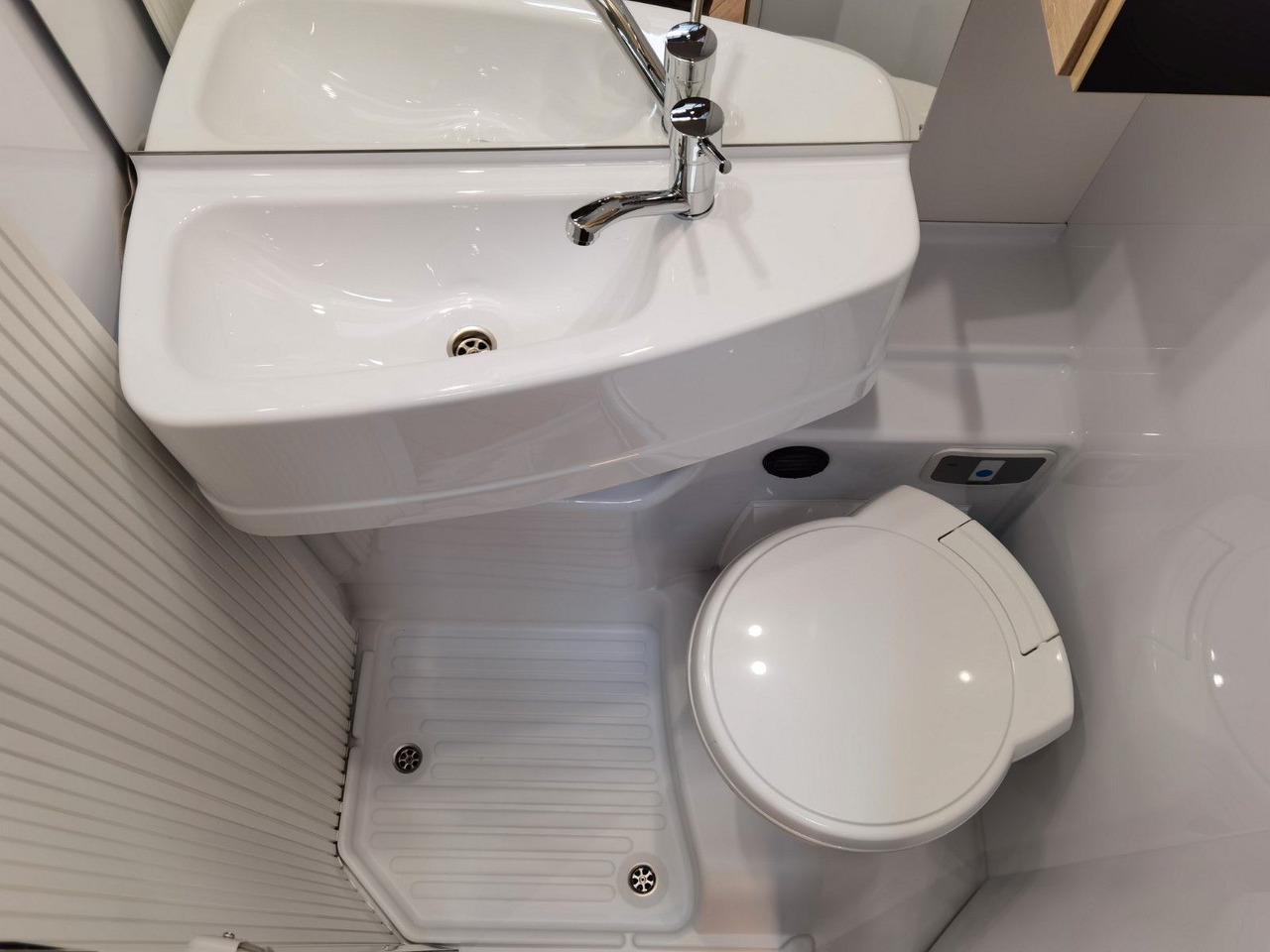 Leasing of  Chausson 627 TITANIUM / - 2026 - / EINZELBETTEN & HUBBETT Chausson 627 TITANIUM / - 2026 - / EINZELBETTEN & HUBBETT: picture 23