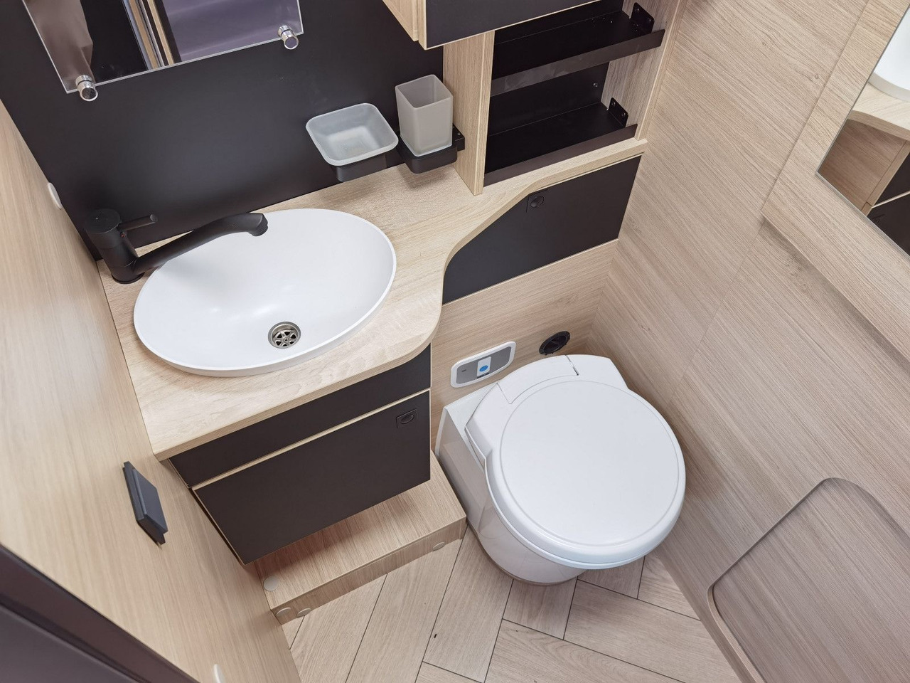 Semi-integrated motorhome Chausson 650 TITANIUM / - 2026 - / 165PS - 8G. / HUBBETT: picture 21 Semi-integrated motorhome Chausson 650 TITANIUM / - 2026 - / 165PS - 8G. / HUBBETT: picture 21