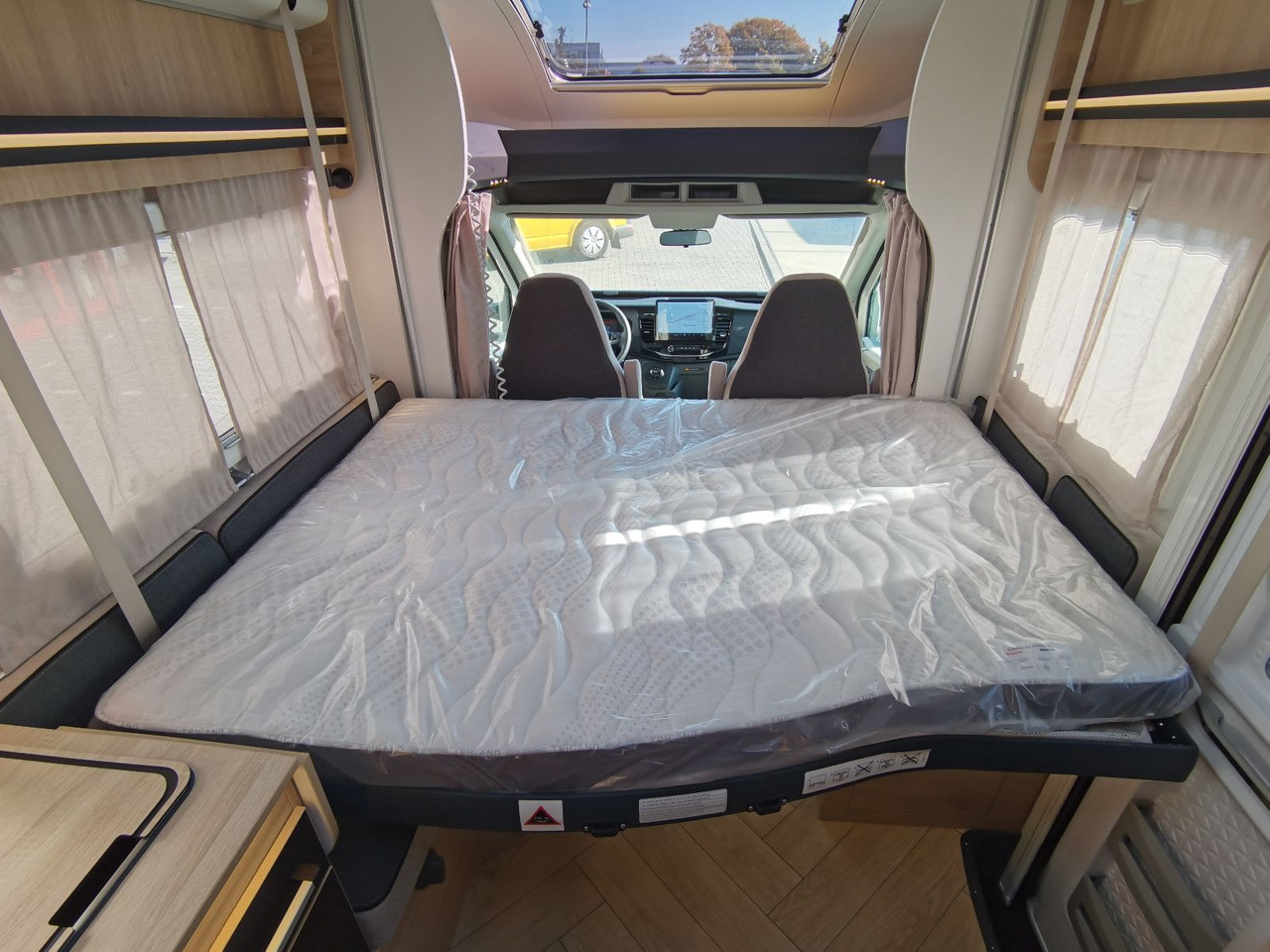 Semi-integrated motorhome Chausson 650 TITANIUM / - 2026 - / 165PS - 8G. / HUBBETT: picture 20 Semi-integrated motorhome Chausson 650 TITANIUM / - 2026 - / 165PS - 8G. / HUBBETT: picture 20
