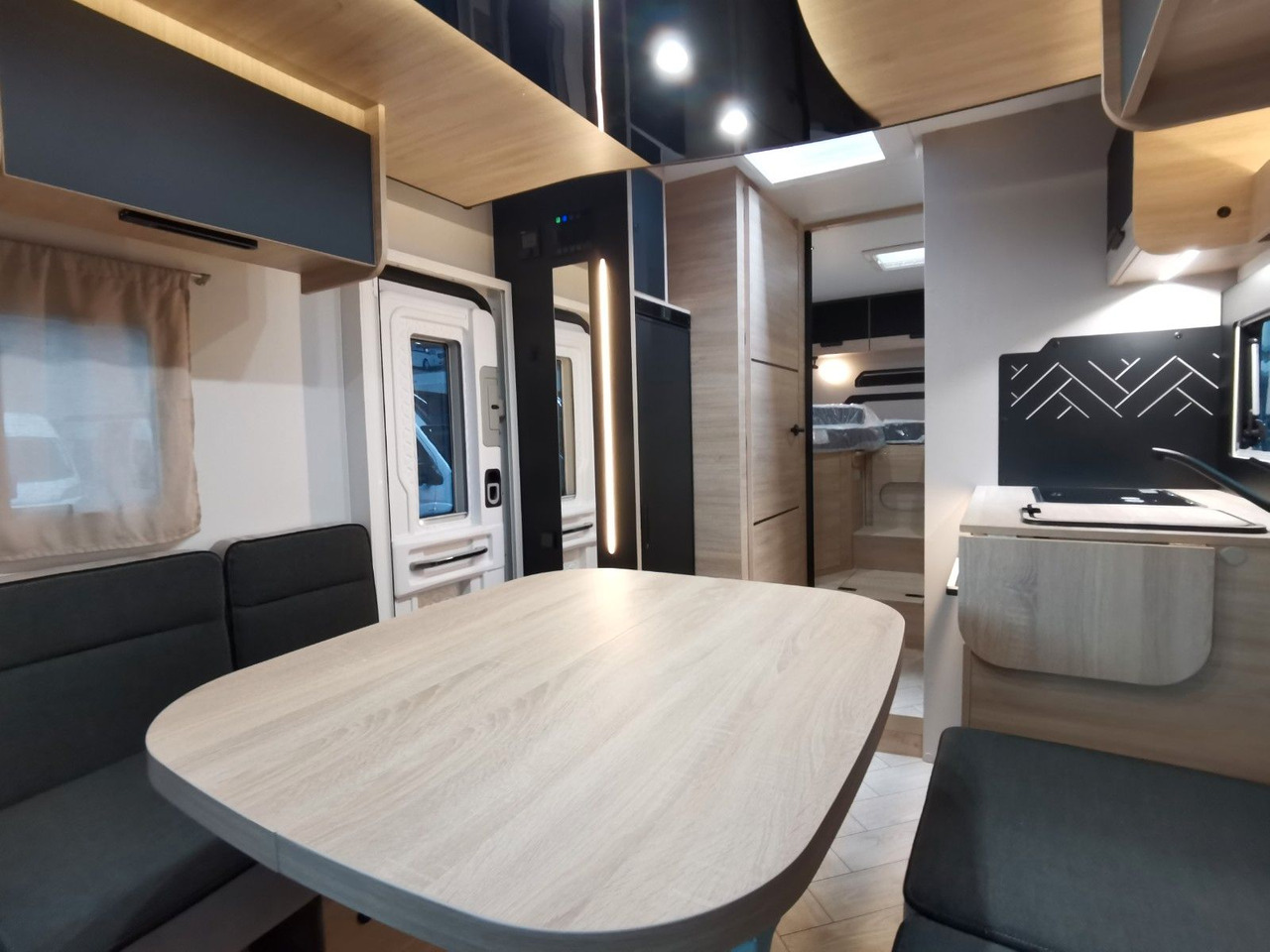 Semi-integrated motorhome Chausson 797 TITANIUM / - 2026 - / EINZELBETTEN & HUBBETT: picture 16