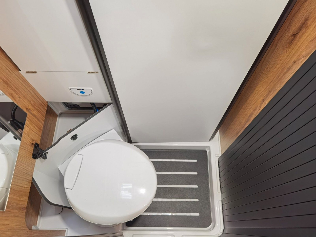 Leasing of  Karmann DEXTER 580 /- 2026 -/ SKY-ROOF & MULTIMEDIA Karmann DEXTER 580 /- 2026 -/ SKY-ROOF & MULTIMEDIA: picture 19