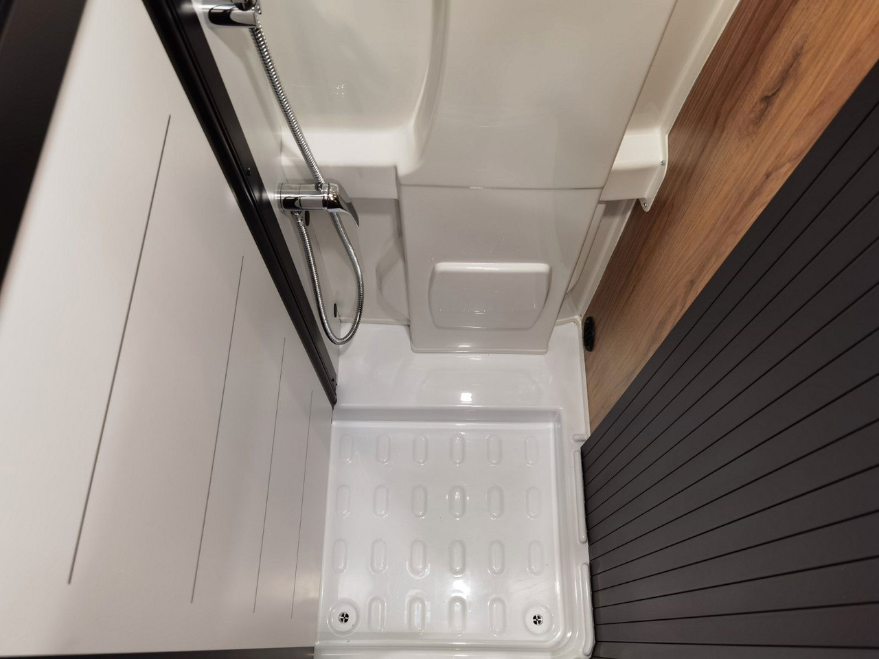 Leasing of  Karmann DEXTER 580 /- 2026 -/ SKY-ROOF & MULTIMEDIA Karmann DEXTER 580 /- 2026 -/ SKY-ROOF & MULTIMEDIA: picture 21