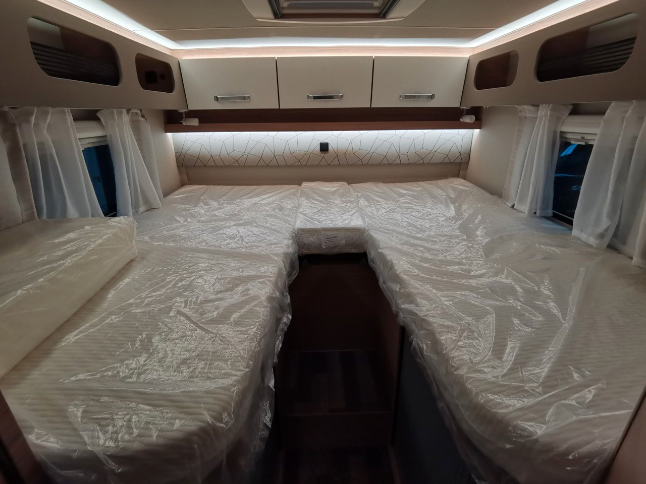 Semi-integrated motorhome Weinsberg CARACOMPACT 600 MEG EDITION-PEPPER/ EINZELBETTEN: picture 18