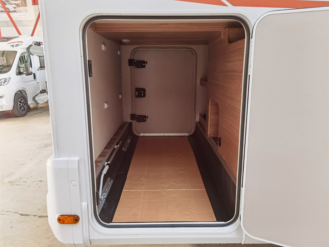 Semi-integrated motorhome Weinsberg CARACOMPACT 600 MEG EDITION-PEPPER/ EINZELBETTEN: picture 9