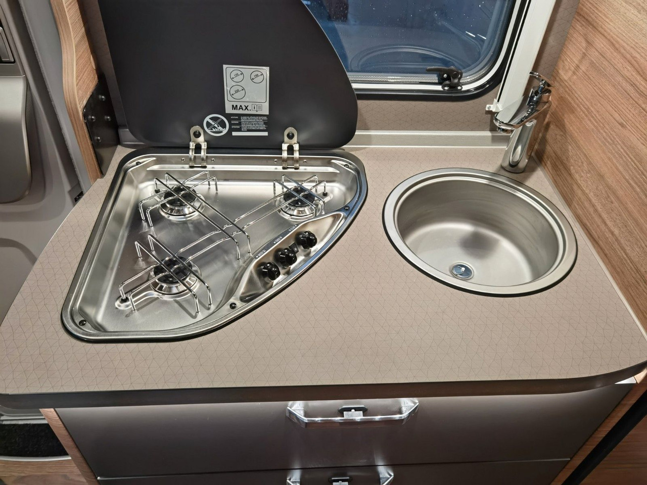 Semi-integrated motorhome Weinsberg CARACOMPACT 600 MEG EDITION-PEPPER/ EINZELBETTEN: picture 16