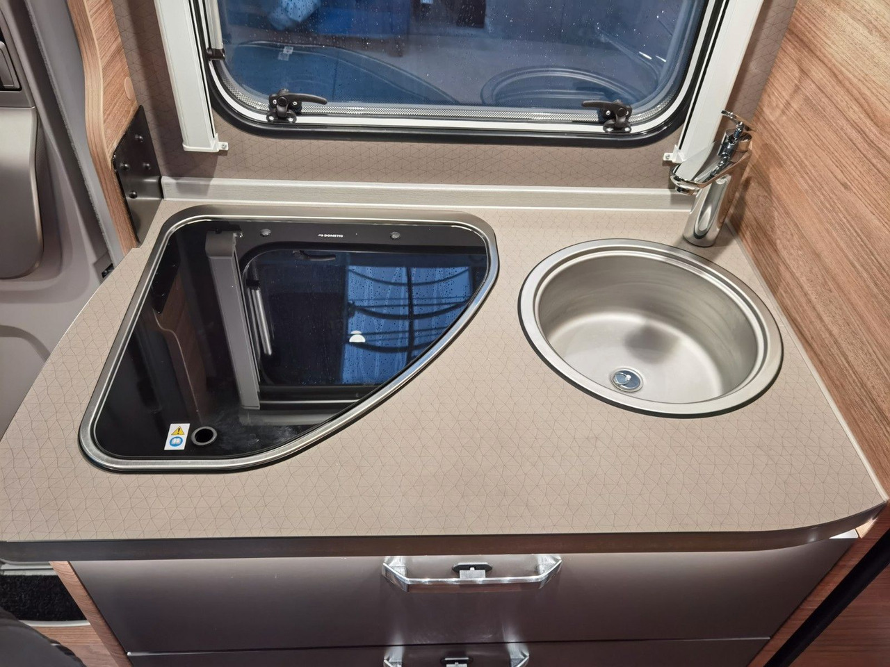 Semi-integrated motorhome Weinsberg CARACOMPACT 600 MEG EDITION-PEPPER/ EINZELBETTEN: picture 17