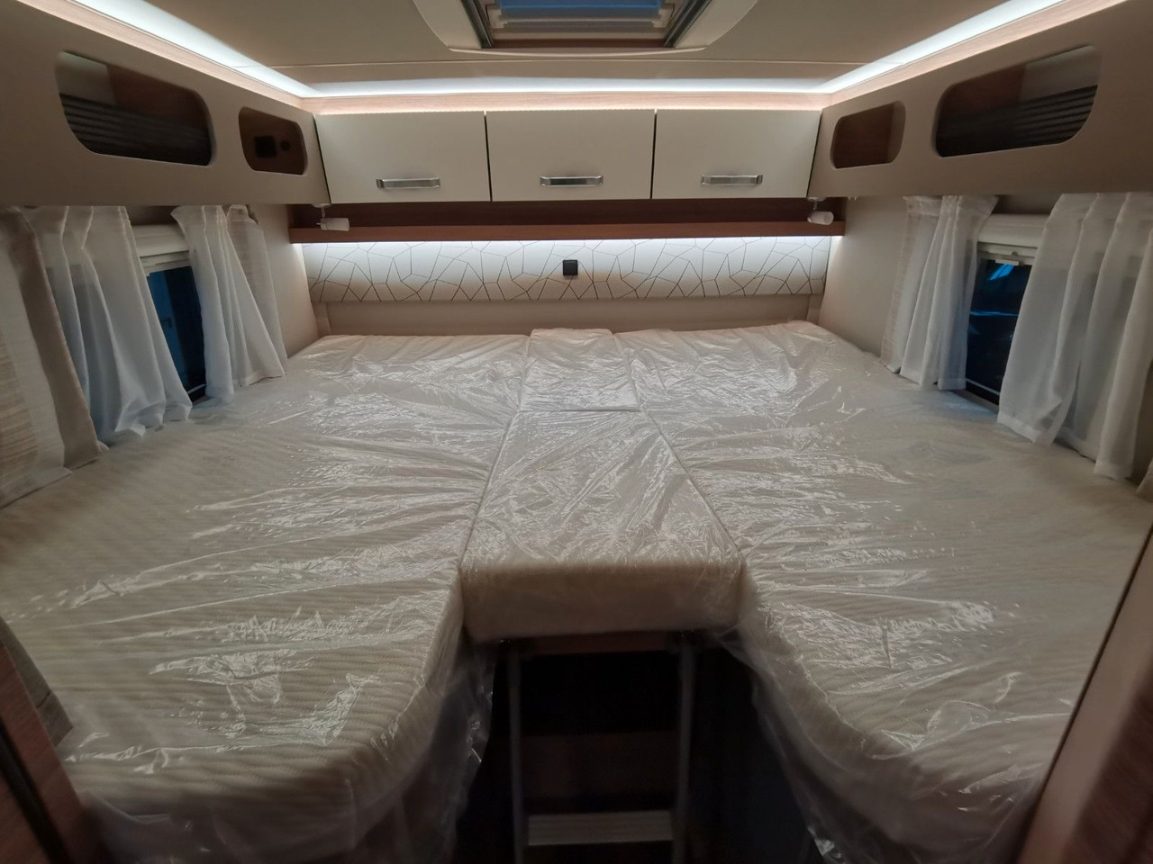 Semi-integrated motorhome Weinsberg CARACOMPACT 600 MEG EDITION-PEPPER/ EINZELBETTEN: picture 19