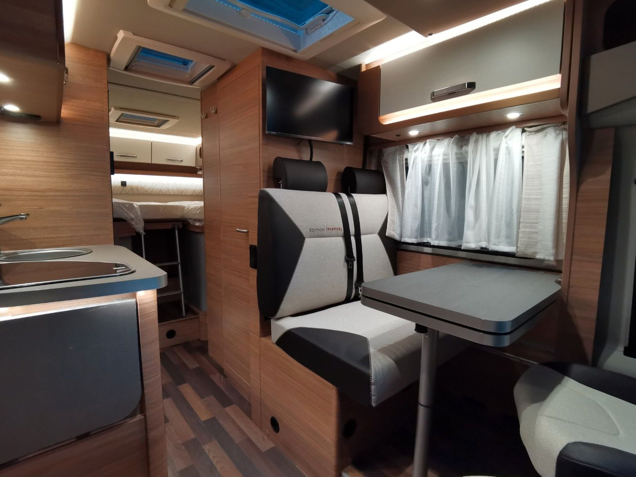 Semi-integrated motorhome Weinsberg CARACOMPACT 600 MEG EDITION-PEPPER/ EINZELBETTEN: picture 14