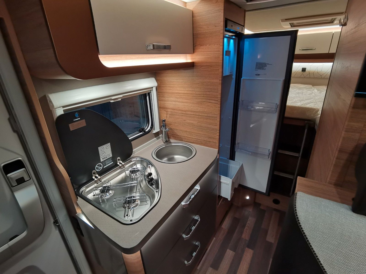 Semi-integrated motorhome Weinsberg CARACOMPACT 600 MEG EDITION-PEPPER/ EINZELBETTEN: picture 15