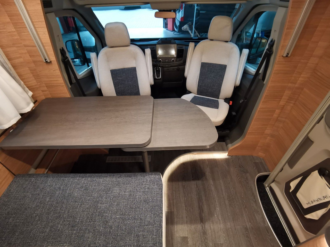 Semi-integrated motorhome Weinsberg CARASUITE 650 MEG/155-DSG/EINZELBETTEN & HUBBETT: picture 13