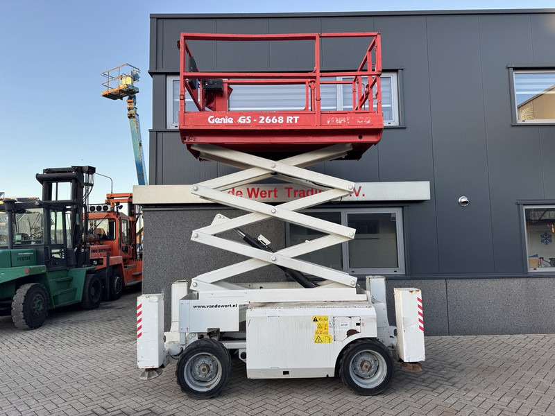 Genie GS 2668 RT Hoogwerker / Arbeitsbuhne 10mtr werkhoogte 4x4 kubota DIESEL 2010 - Scissor lift: picture 5 Genie GS 2668 RT Hoogwerker / Arbeitsbuhne 10mtr werkhoogte 4x4 kubota DIESEL 2010 - Scissor lift: picture 5