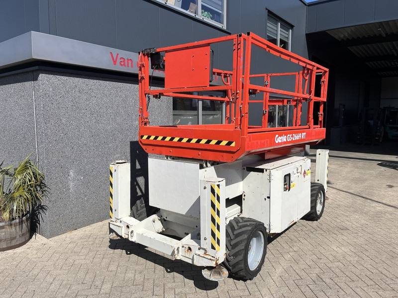 Genie GS 2669 RT  Hoogwerker / arbeitsbuhne - Scissor lift: picture 2 Genie GS 2669 RT  Hoogwerker / arbeitsbuhne - Scissor lift: picture 2