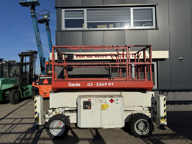 Genie GS 3369 RT Hoogwerker / Arbeitsbuhne 12mtr werkhoogte 4x4 Kubota DIESEL 2012 - Scissor lift: picture 1 Genie GS 3369 RT Hoogwerker / Arbeitsbuhne 12mtr werkhoogte 4x4 Kubota DIESEL 2012 - Scissor lift: picture 1