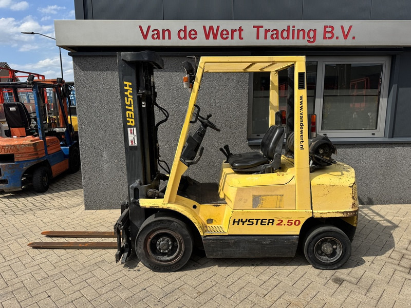 Hyster H2.50XM Triplo 470 Freelift / Sideshift LPG 1995 - LPG forklift: picture 1 Hyster H2.50XM Triplo 470 Freelift / Sideshift LPG 1995 - LPG forklift: picture 1