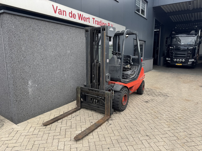 Linde H30T-03 Triplo 475 Freelift/Sideshift/4e functie LPG 1998 - LPG forklift: picture 3 Linde H30T-03 Triplo 475 Freelift/Sideshift/4e functie LPG 1998 - LPG forklift: picture 3