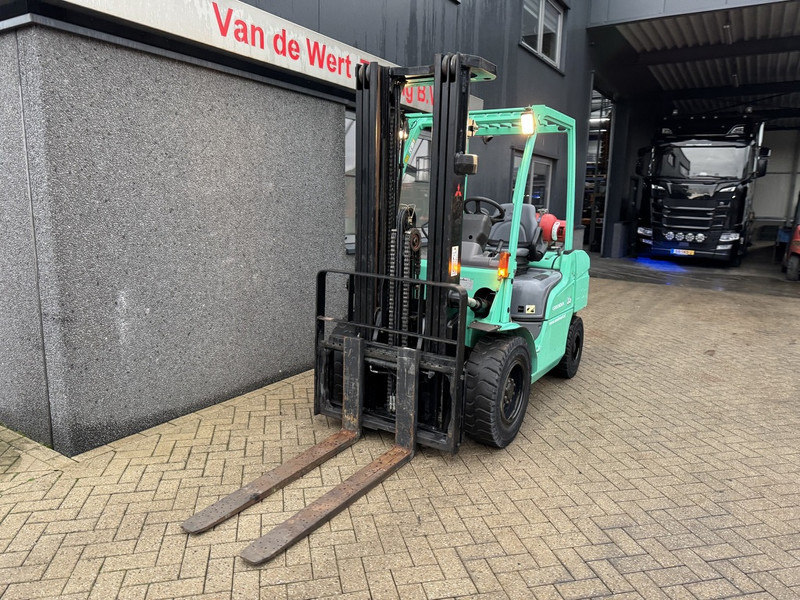 Mitsubishi FG35N Triplo 475 Freelift / Sideshift LPG 2010 - LPG forklift: picture 3 Mitsubishi FG35N Triplo 475 Freelift / Sideshift LPG 2010 - LPG forklift: picture 3