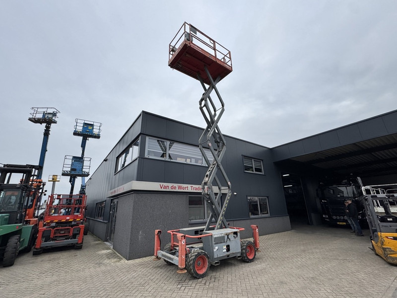 Scissor lift Skyjack SJ 6826RT Schaarhoogwerker / Scissor / Arbeitsbuhne 2015 4X4 Kubota Diesel 10M Werkhoogte: picture 7 Scissor lift Skyjack SJ 6826RT Schaarhoogwerker / Scissor / Arbeitsbuhne 2015 4X4 Kubota Diesel 10M Werkhoogte: picture 7
