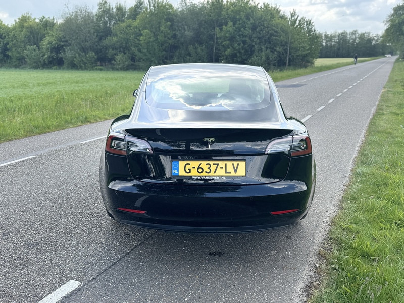 Tesla Model 3 - Car: picture 5 Tesla Model 3 - Car: picture 5