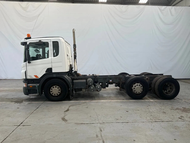 Scania P230 6X2 / Essieu relevable directionnel / Stuurbare liftas / Steerable lift axle / RETARDER / 481205 - Cab chassis truck: picture 2 Scania P230 6X2 / Essieu relevable directionnel / Stuurbare liftas / Steerable lift axle / RETARDER / 481205 - Cab chassis truck: picture 2
